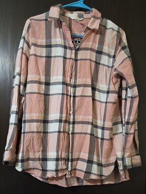 H&M ladies top.           long sleeve button down     pink/grayq   size 4 Small